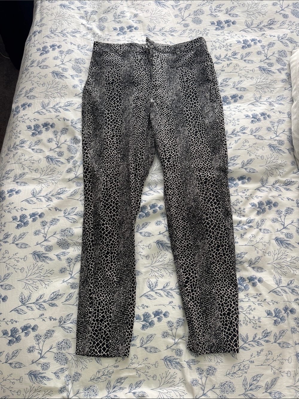 Black & White Printed Women’s Work Pants - Slim Fit